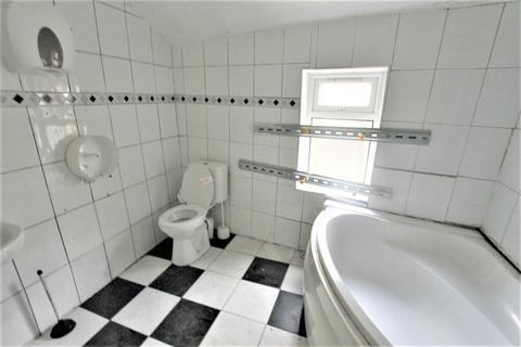 34 Rays Road, London, N18 2NX