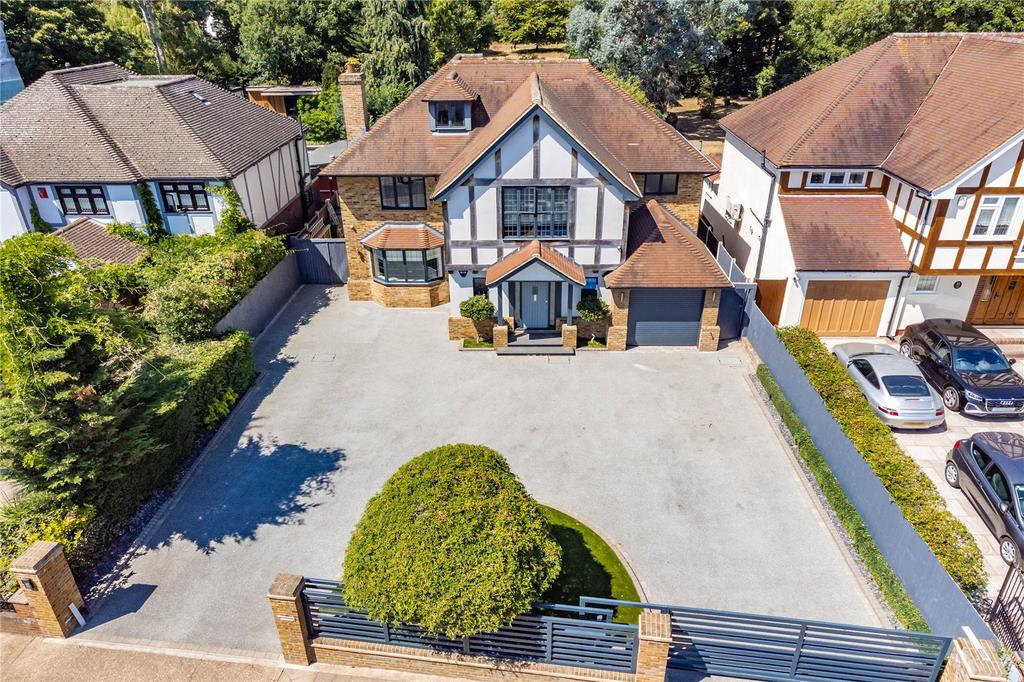 Holden Way, Upminster, RM14 5 bed detached house £1,750,000