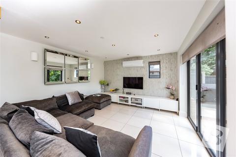 51 Holden Way, Upminster, RM14 1BT