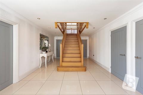 51 Holden Way, Upminster, RM14 1BT