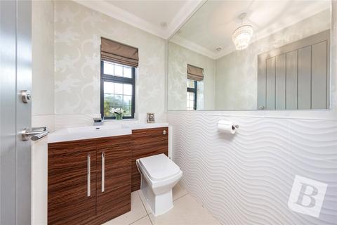 51 Holden Way, Upminster, RM14 1BT