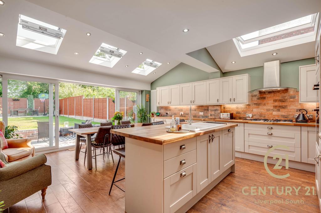 Waylands Drive, L25 3 bed semidetached house £395,000