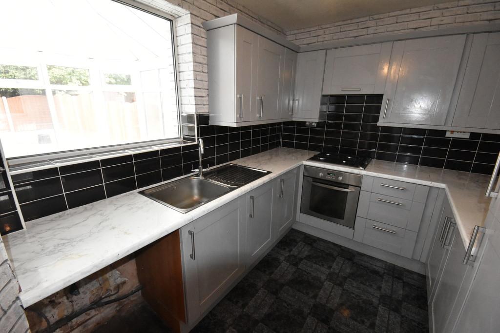 Browning Road, Rotherham 3 bed semidetached house £800 pcm (£185 pw)