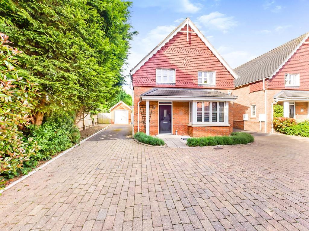 Fivens Place, Horsham 4 bed detached house £700,000