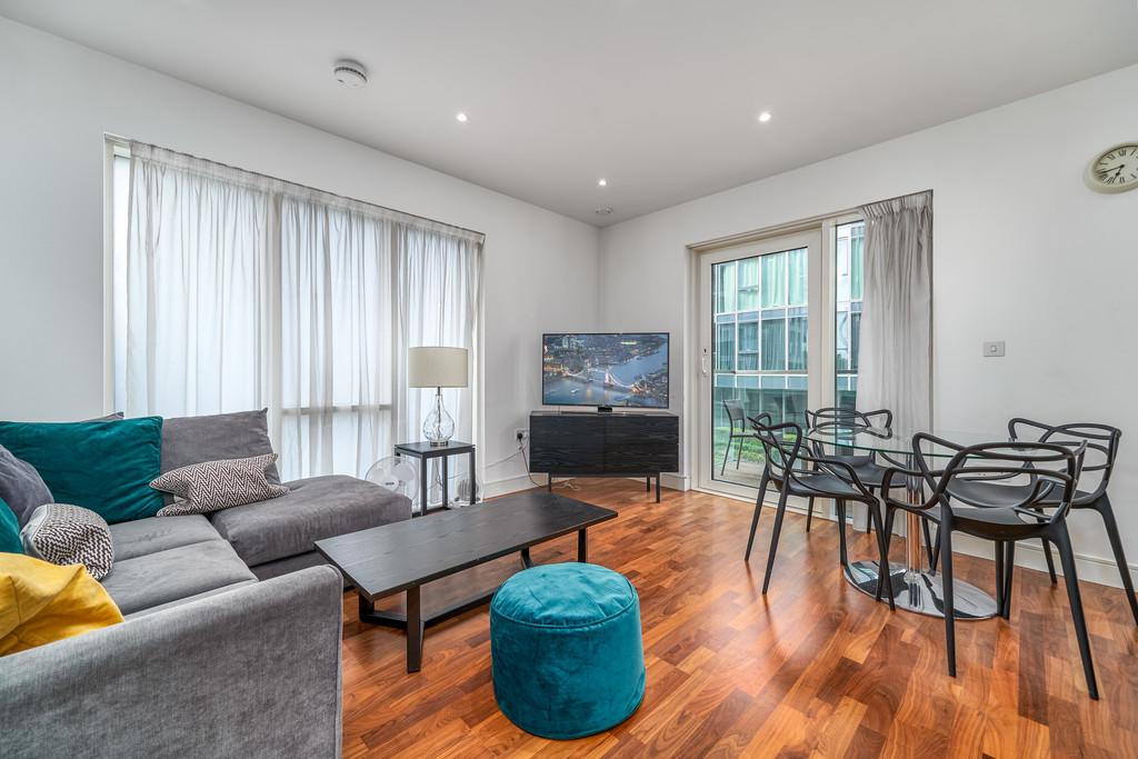 Trafalgar House, Battersea Reach 2 bed apartment £2,400 pcm (£554 pw)