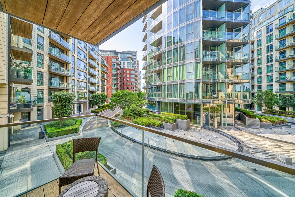 Trafalgar House, Battersea Reach 2 bed apartment £2,400 pcm (£554 pw)