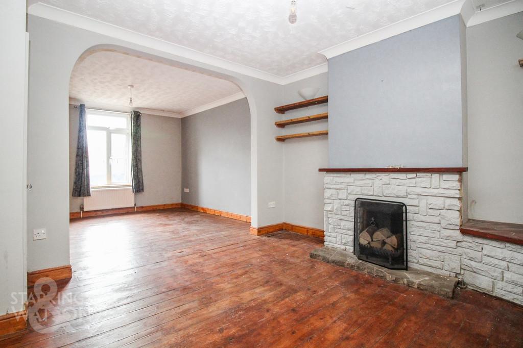 Crown Road, Dereham 3 bed terraced house £190,000