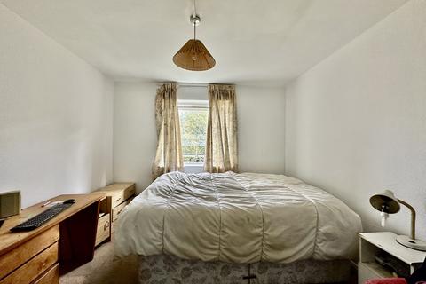 1 bedroom ground floor flat for sale, Waterside