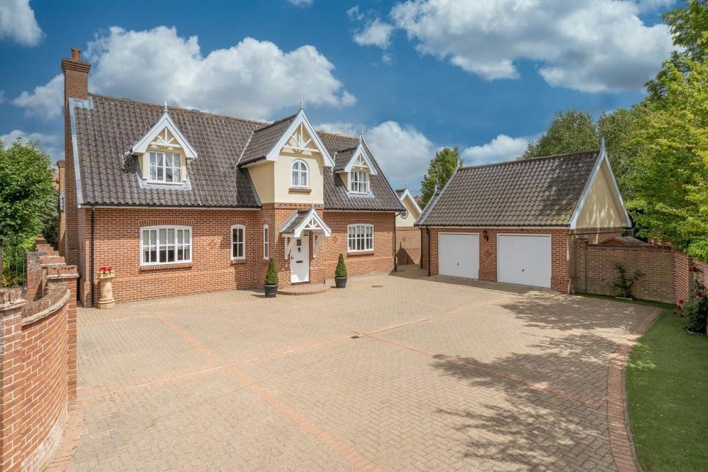 Besthorpe, Attleborough 3 bed detached house for sale £675,000