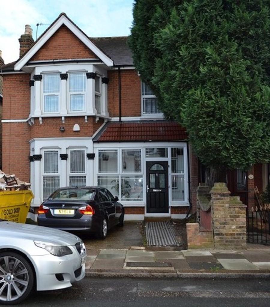 Felbrigge Road, Ilford 4 bed semidetached house £2,000 pcm (£462 pw)