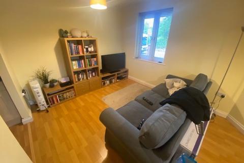 2 bedroom flat to rent, Southlands, Huntington Road