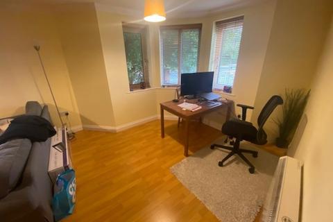 2 bedroom flat to rent, Southlands, Huntington Road