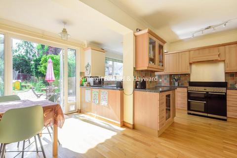 7 Bramdean Crescent, London, SE12 0NU