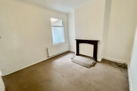 3 bedroom terraced house to rent - Central Avenue, Southend-On-Sea