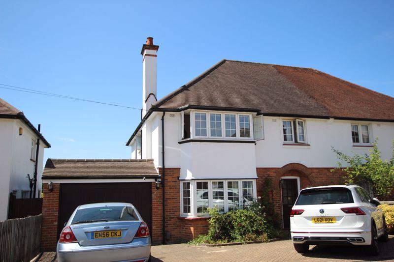 Copse Edge Avenue, Epsom 4 bed semidetached house £2,700 pcm (£623 pw)