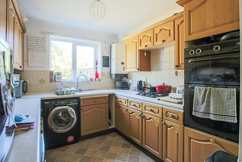 Lincolns Mead, Lingfield, RH7 3 bed semidetached house £525,000