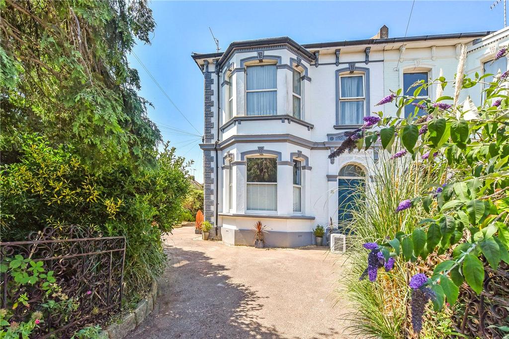 Victoria Road, Worthing, West Sussex... 2 bed apartment £395,000
