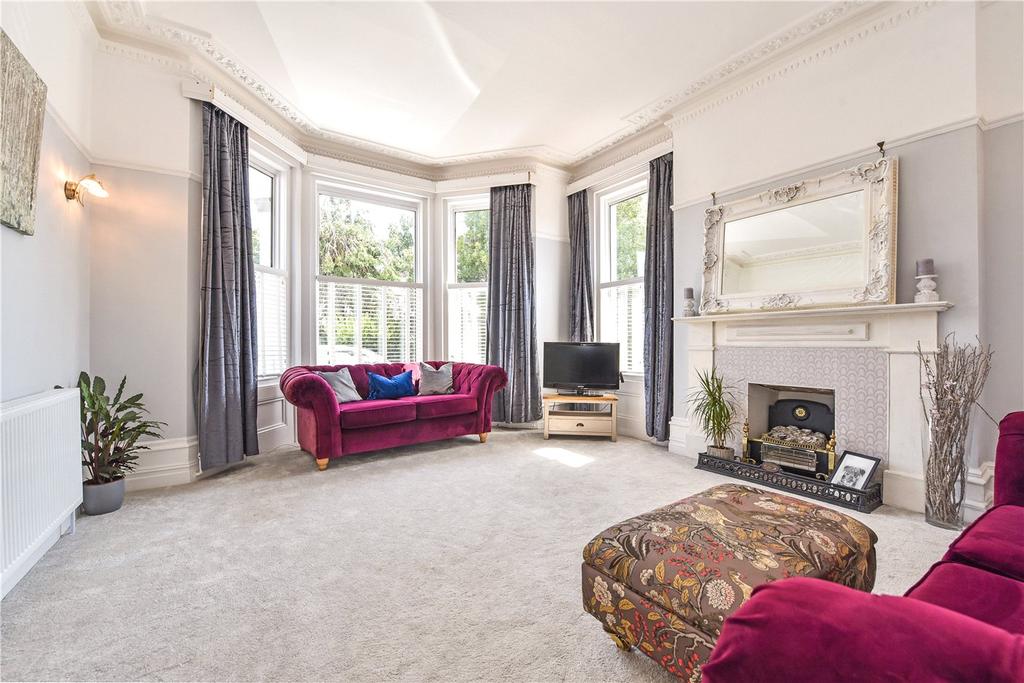 Victoria Road, Worthing, West Sussex... 2 bed apartment £395,000