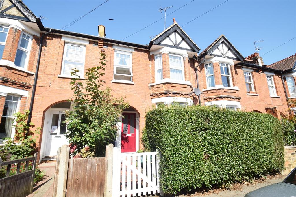 Godstone Road, St Margarets 3 bed £2,250 pcm (£519 pw)