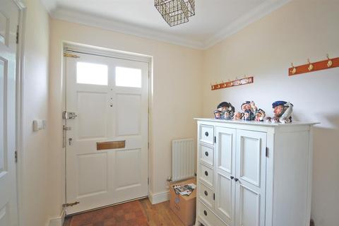 2 Chestnut Avenue, Great Notley, Braintree, CM77 7YJ