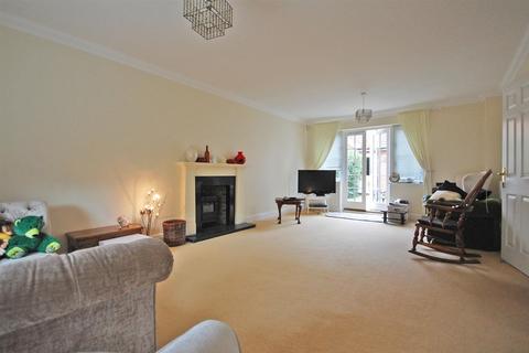 2 Chestnut Avenue, Great Notley, Braintree, CM77 7YJ