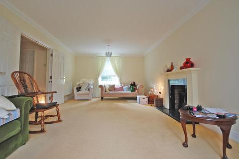 2 Chestnut Avenue, Great Notley, Braintree, CM77 7YJ