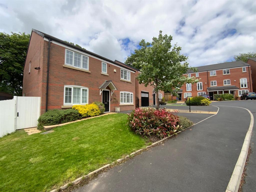 Holly Close, Stalybridge 5 bed detached house £460,000