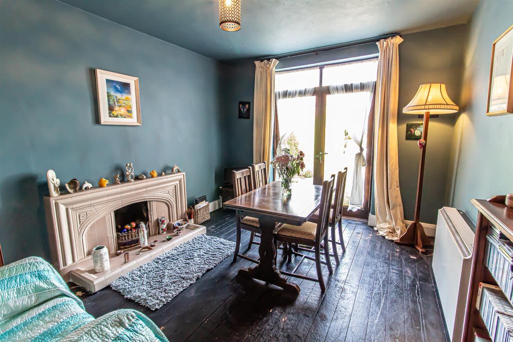 Dale View Road, Carlton, Nottingham 3 bed detached house for sale £