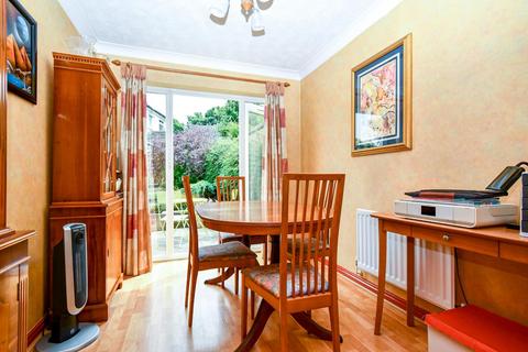37 Cavalier Drive, Apperley Bridge, Bradford, BD10 0UF