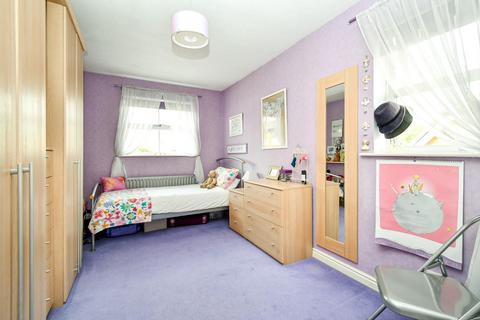 37 Cavalier Drive, Apperley Bridge, Bradford, BD10 0UF