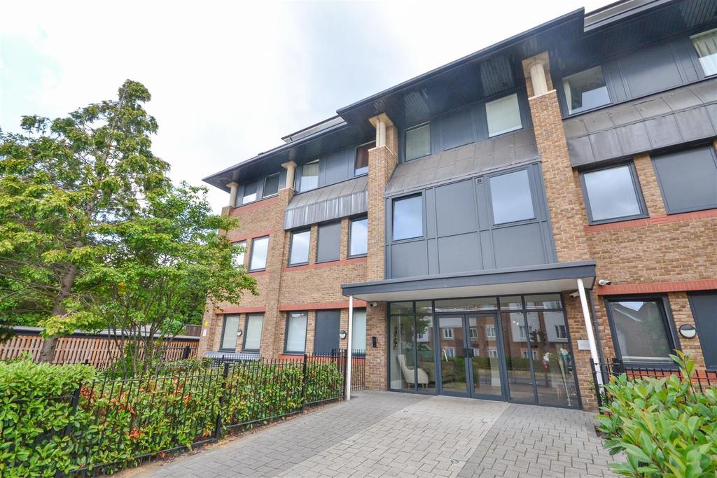 Aldenham Road, Bushey 1 bed apartment for sale £300,000