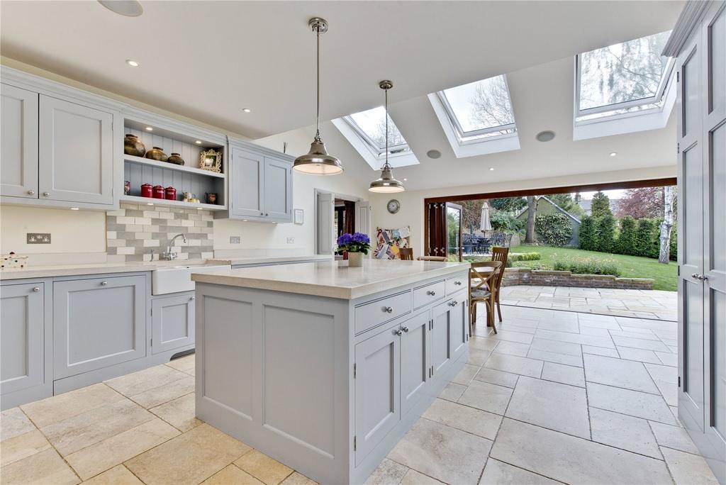 Courtlands Avenue, Esher, Surrey, KT10 5 bed detached house £6,500