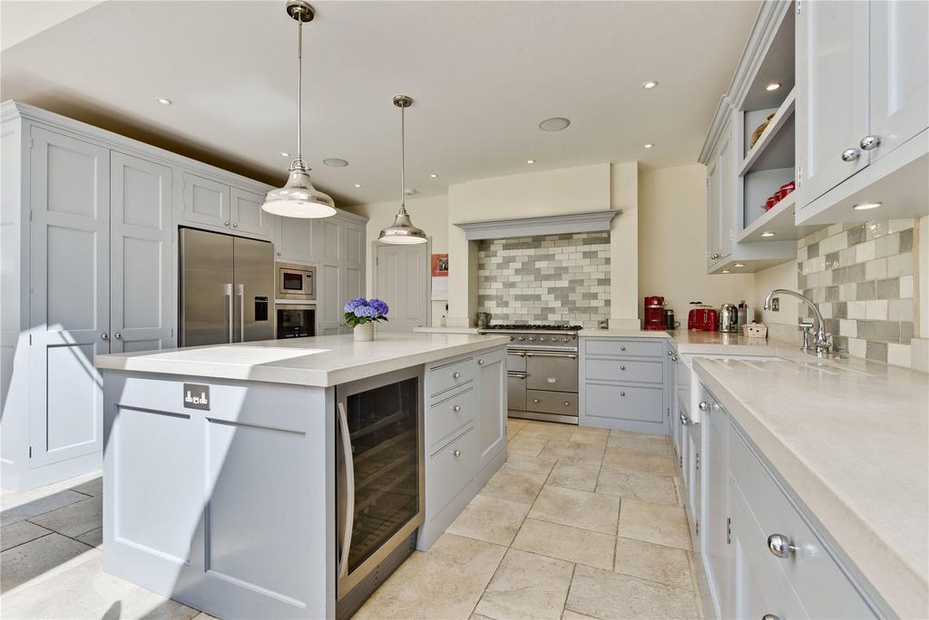 Courtlands Avenue, Esher, Surrey, KT10 5 bed detached house £6,500