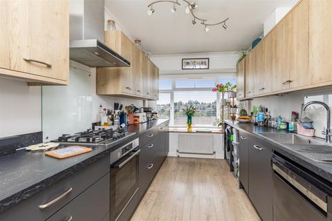 74 Bramble Rise, Brighton, BN1 5GF