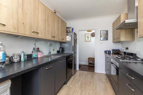 74 Bramble Rise, Brighton, BN1 5GF