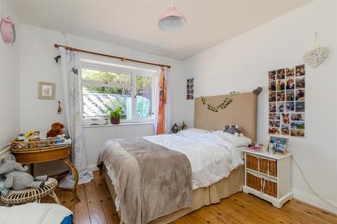 74 Bramble Rise, Brighton, BN1 5GF