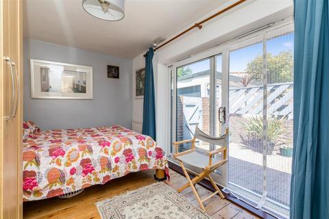 74 Bramble Rise, Brighton, BN1 5GF