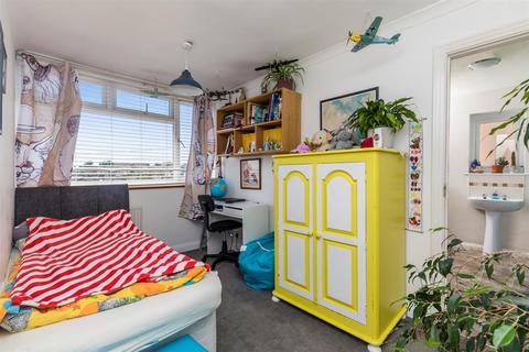 74 Bramble Rise, Brighton, BN1 5GF