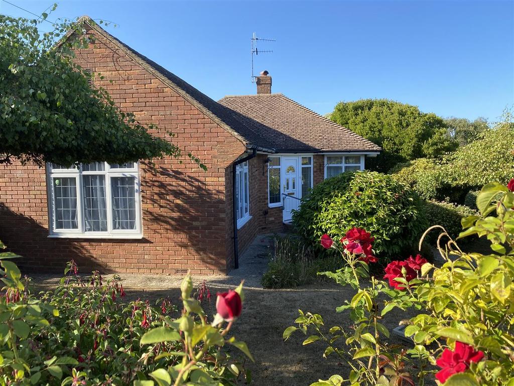 Deans Close, BexhillOnSea 2 bed detached bungalow for sale £379,950