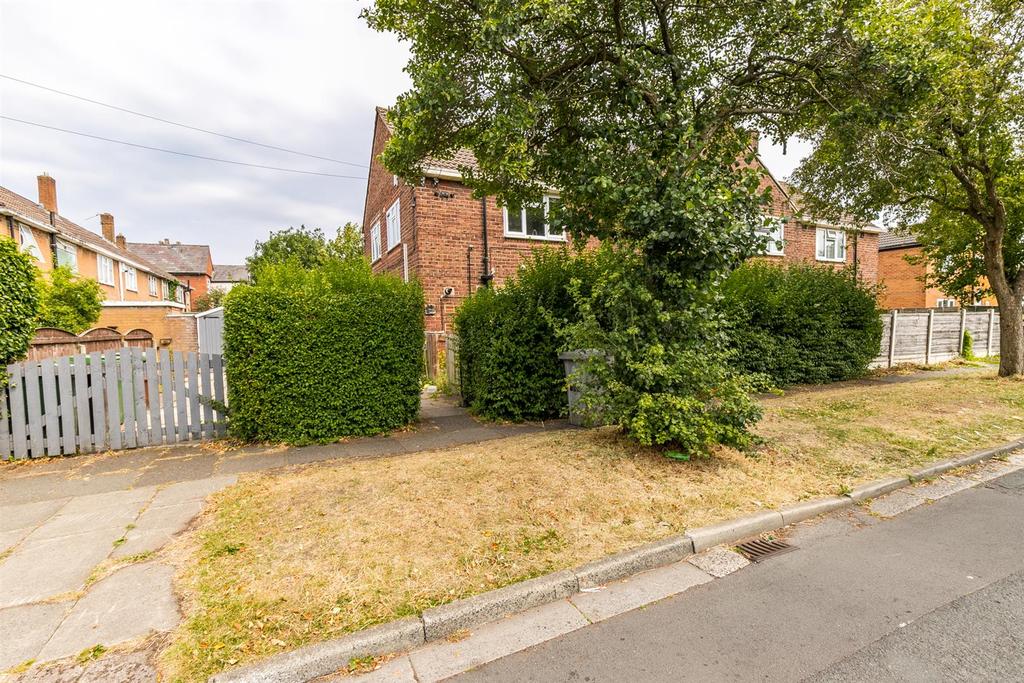 Hoylake Road, Sale 3 bed flat for sale £175,000