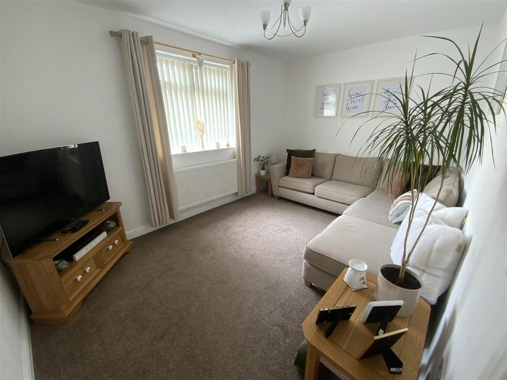 Waun Road, Llanelli 3 bed semidetached house £175,000