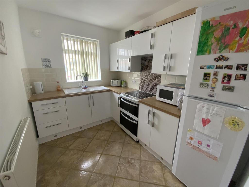 Waun Road, Llanelli 3 bed semidetached house £175,000