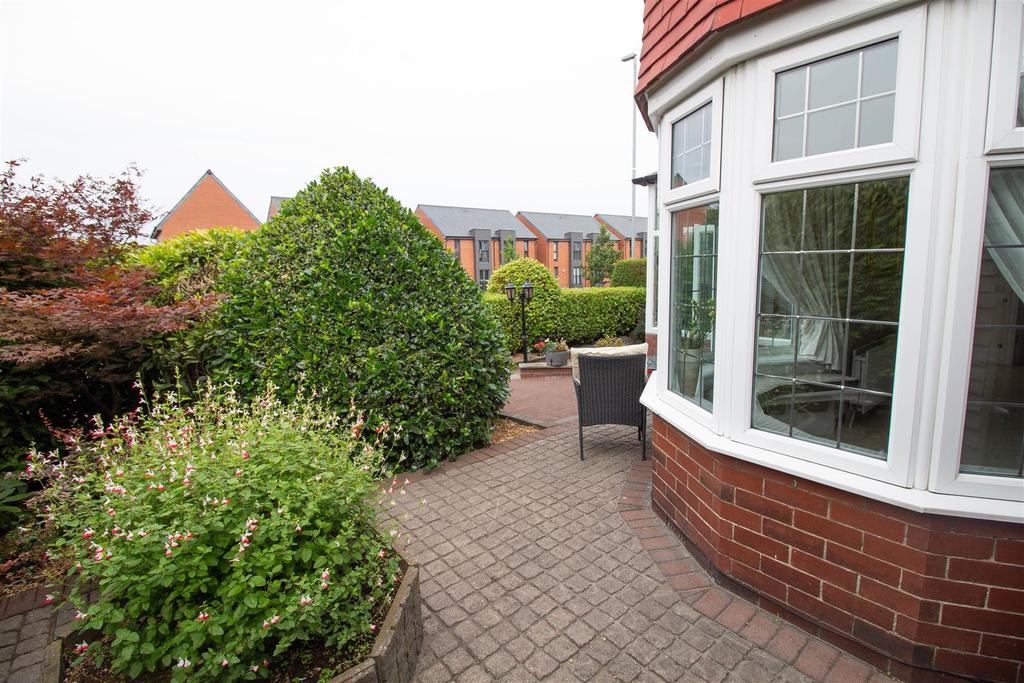 Side Garden/