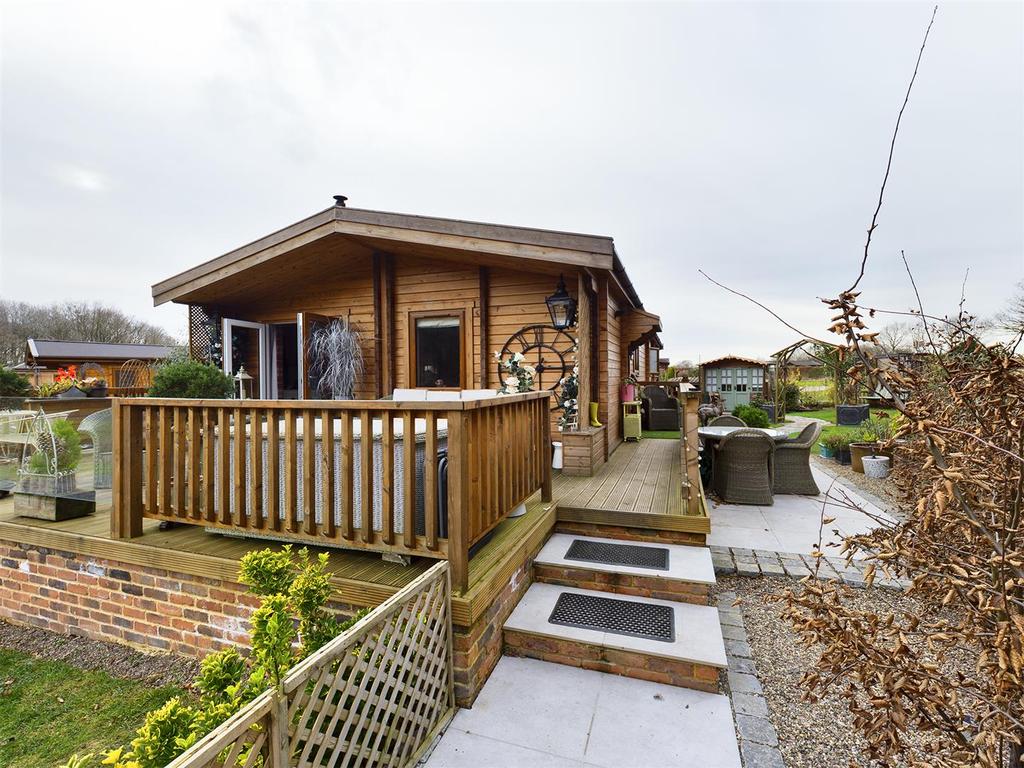 The Beechwoods, Bewdley 2 bed chalet - £240,000