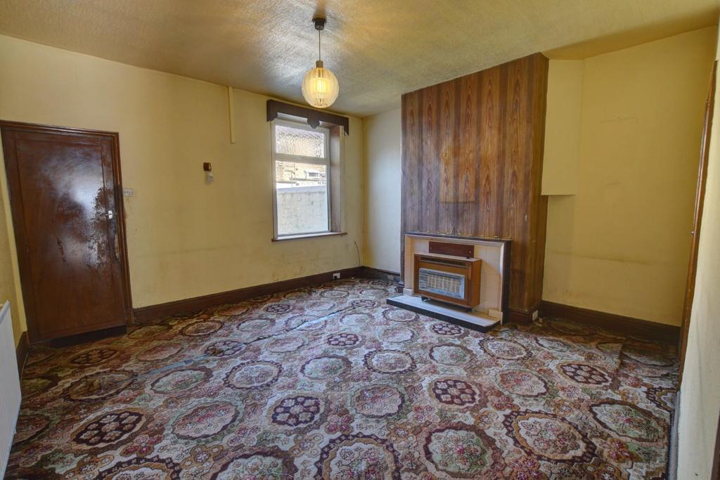 Oak Street, Colne 3 bed terraced house £45,000