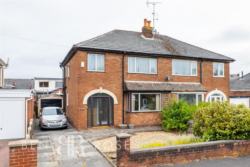 Kingsway, Euxton, Chorley 3 bed semidetached house £179,995
