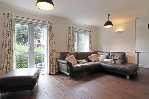 2 Cavendish Road, Redhill, RH1 4AE