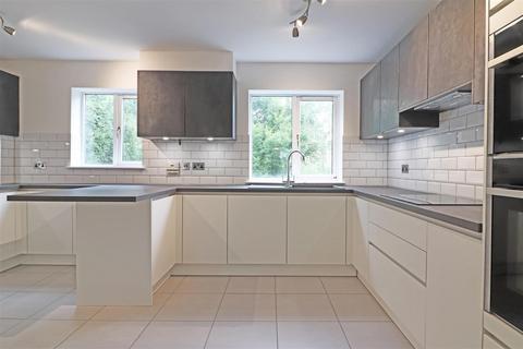 2 Cavendish Road, Redhill, RH1 4AE