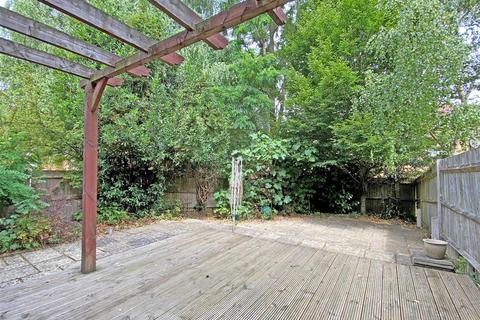2 Cavendish Road, Redhill, RH1 4AE