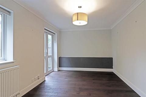 2 Cavendish Road, Redhill, RH1 4AE